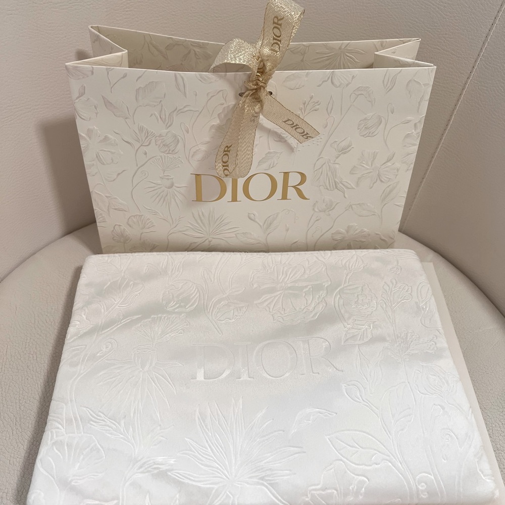 Dior Gift Set - Picture 2 of 14